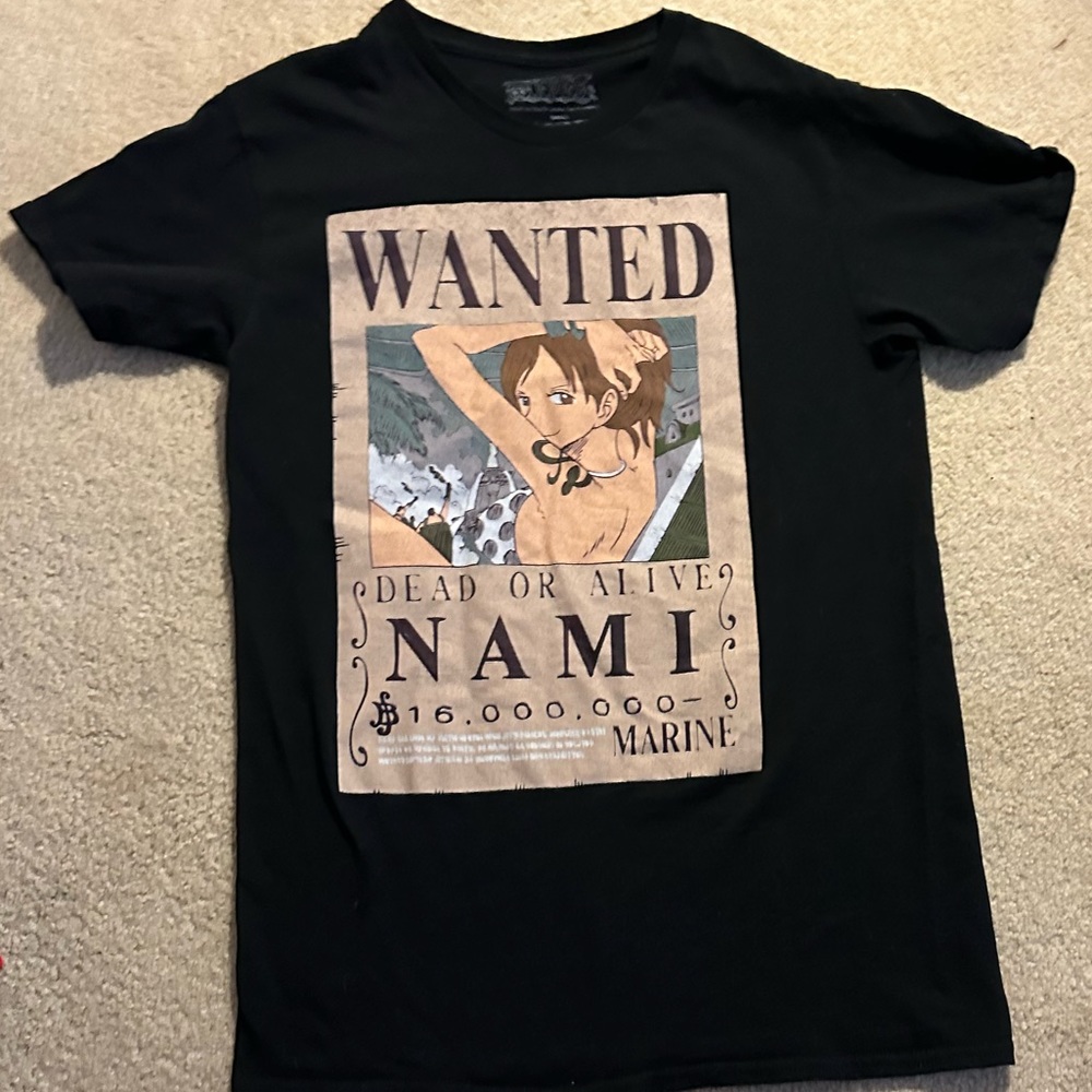Nami, one piece wanted poster T-shirt small black
Purchased from Spencer's
